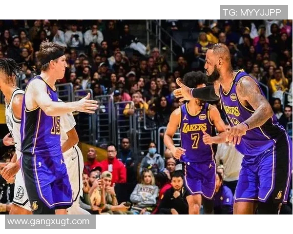 2月1日湖人与快船的激烈对决全场精彩瞬间解说回顾 2月1日湖人与快船的激烈对决全场精彩瞬间解说回顾